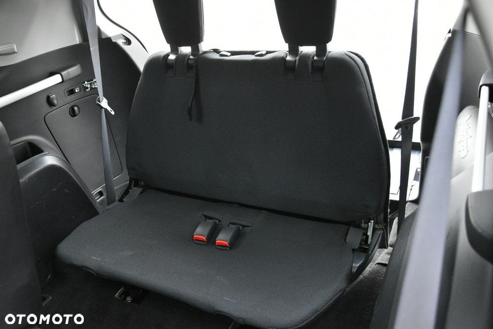 Mitsubishi Outlander - 12