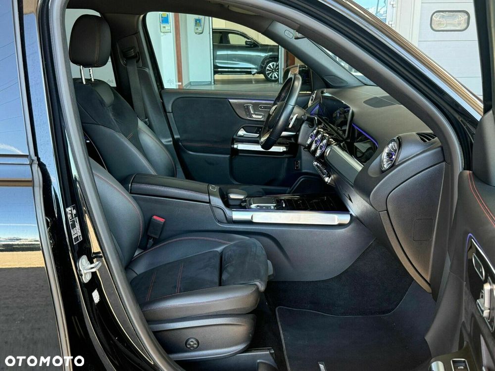 Mercedes-Benz GLB - 12