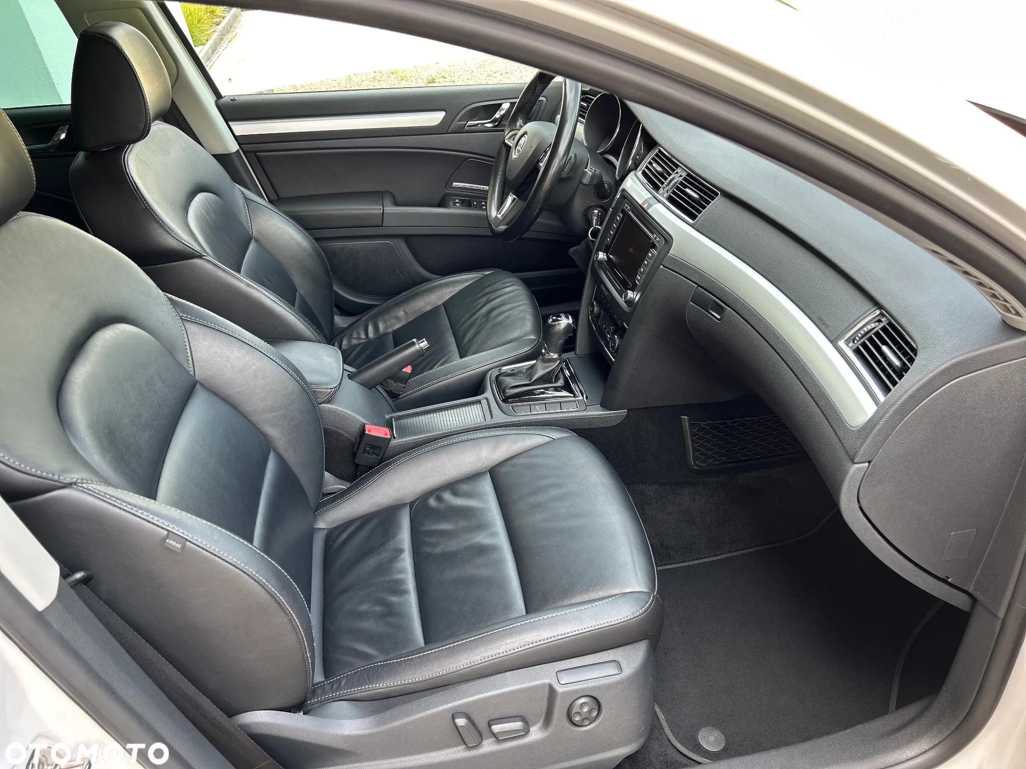 Skoda Superb 2.0 TDI DSG Ambition - 23