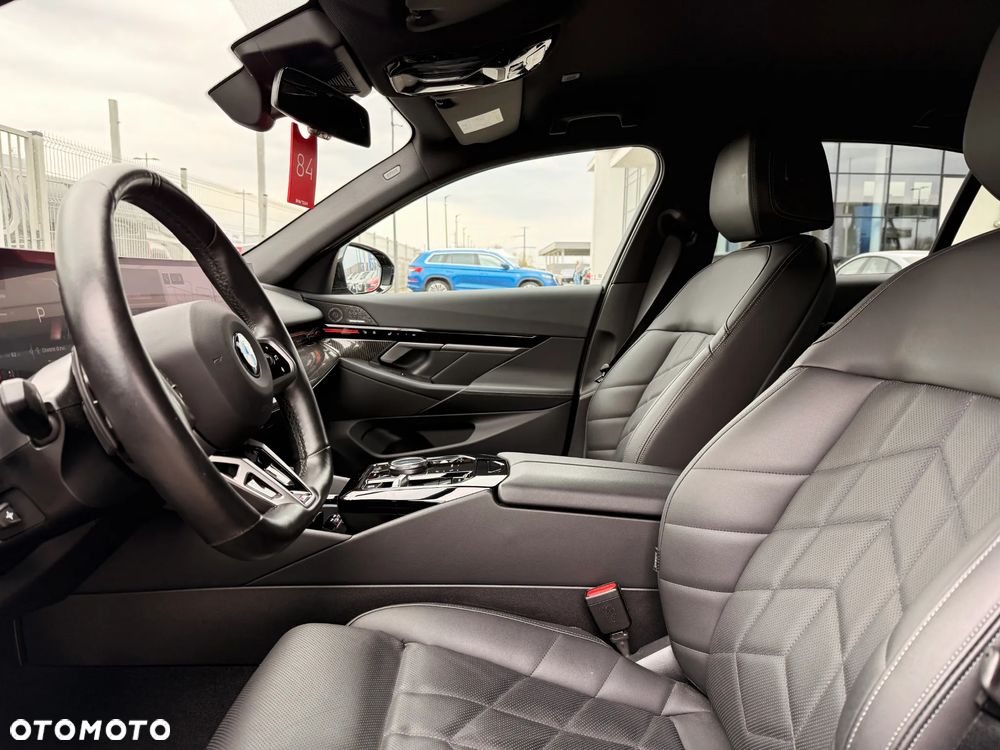 BMW Seria 5 520i - 30