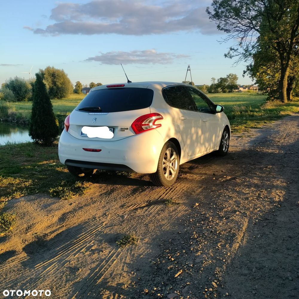 Peugeot 208 - 4