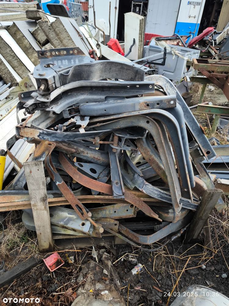 Łapy mocowania zbiornika paliwa hydrauliki - 3