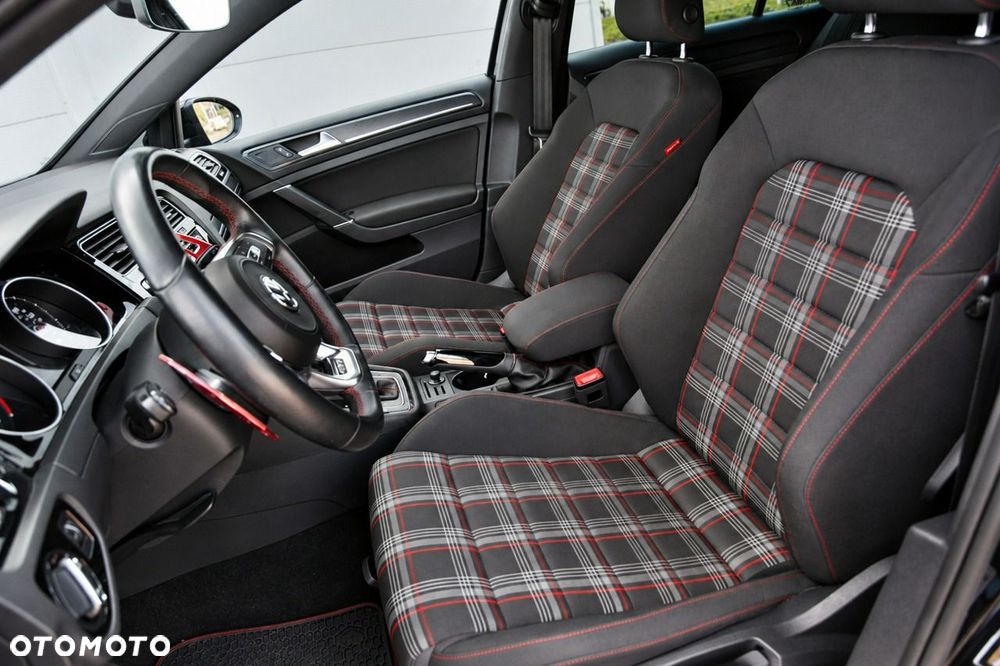 Volkswagen Golf - 20