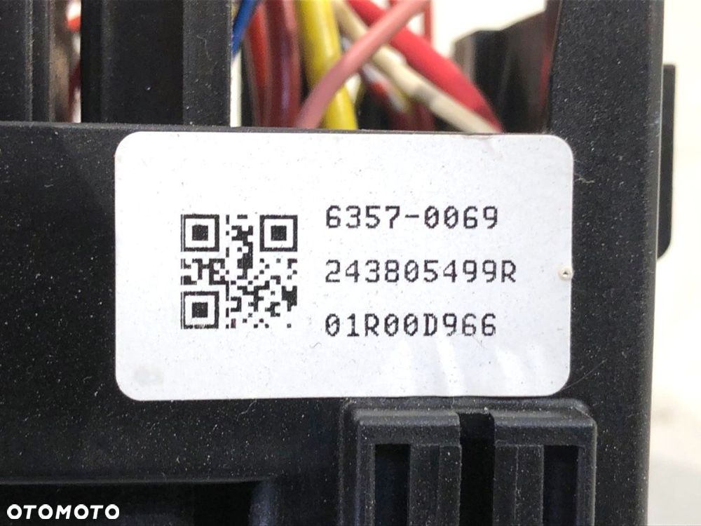 SKRZYNKA BEZPIECZNIKÓW  RENAULT CLIO V (B7_) 2019 - 2022 1.0 TCe 100 (B7MT) 74 kW [101 KM] benzyna - 3