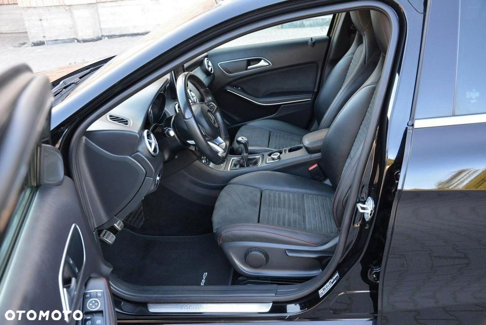 Mercedes-Benz GLA 200 AMG Line - 14
