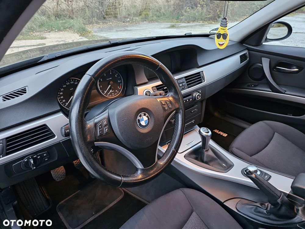 BMW Seria 3 318i - 17