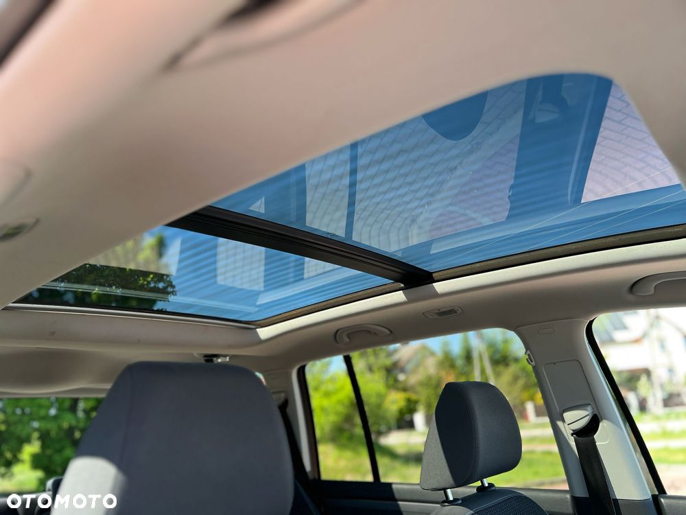 Volkswagen Touran 2.0 TDI DPF STYLE - 16