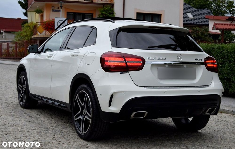 Mercedes-Benz GLA 250 4-Matic AMG Line - 24