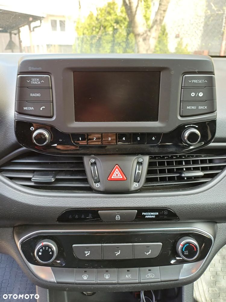 Hyundai i30 1.6 D Classic + - 7