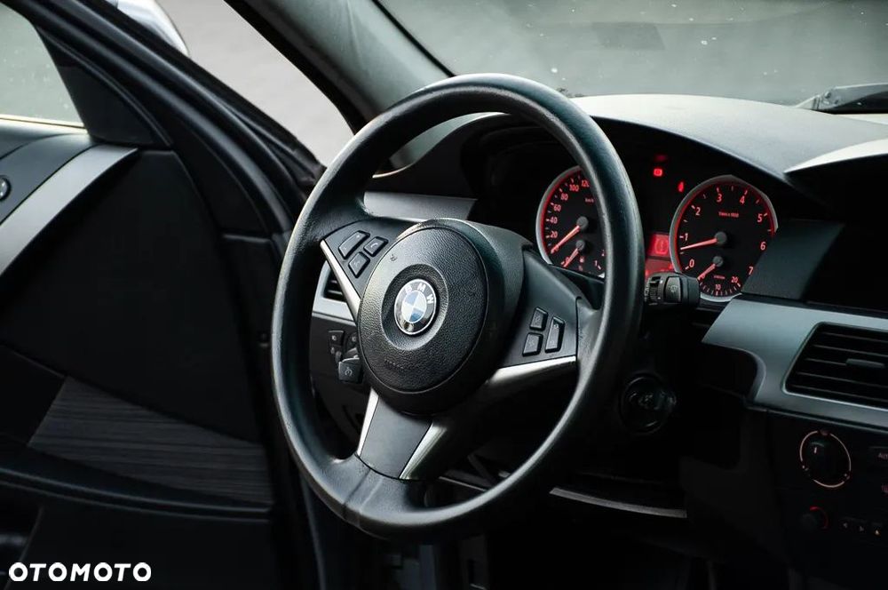 BMW Seria 5 520i - 33