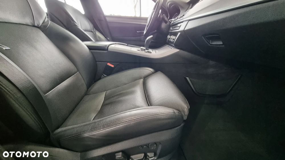 BMW Seria 5 M550d xDrive Sport-Aut - 12