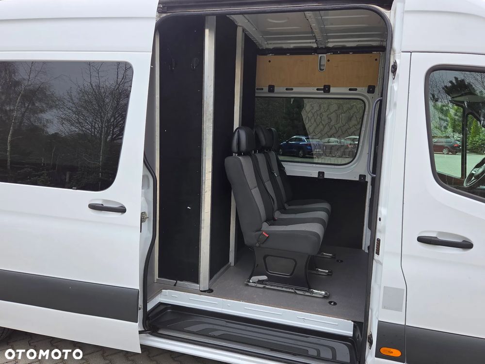 Mercedes-Benz Sprinter - 24