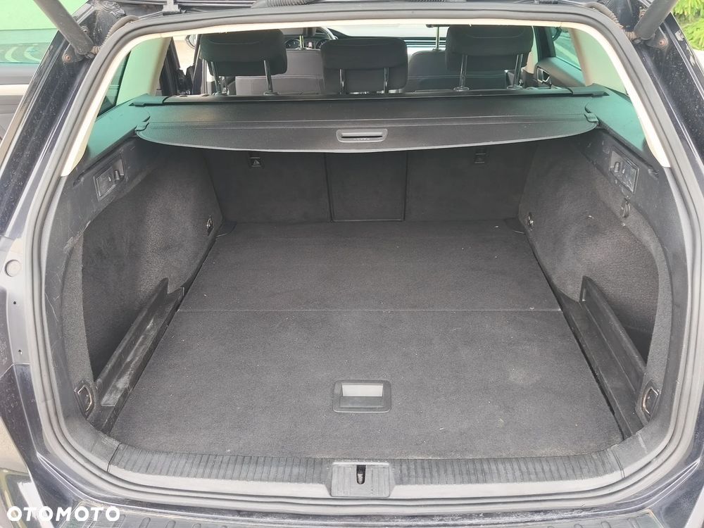 Volkswagen Passat Variant 2.0 TDI (BlueMotion Technology) Highline - 19