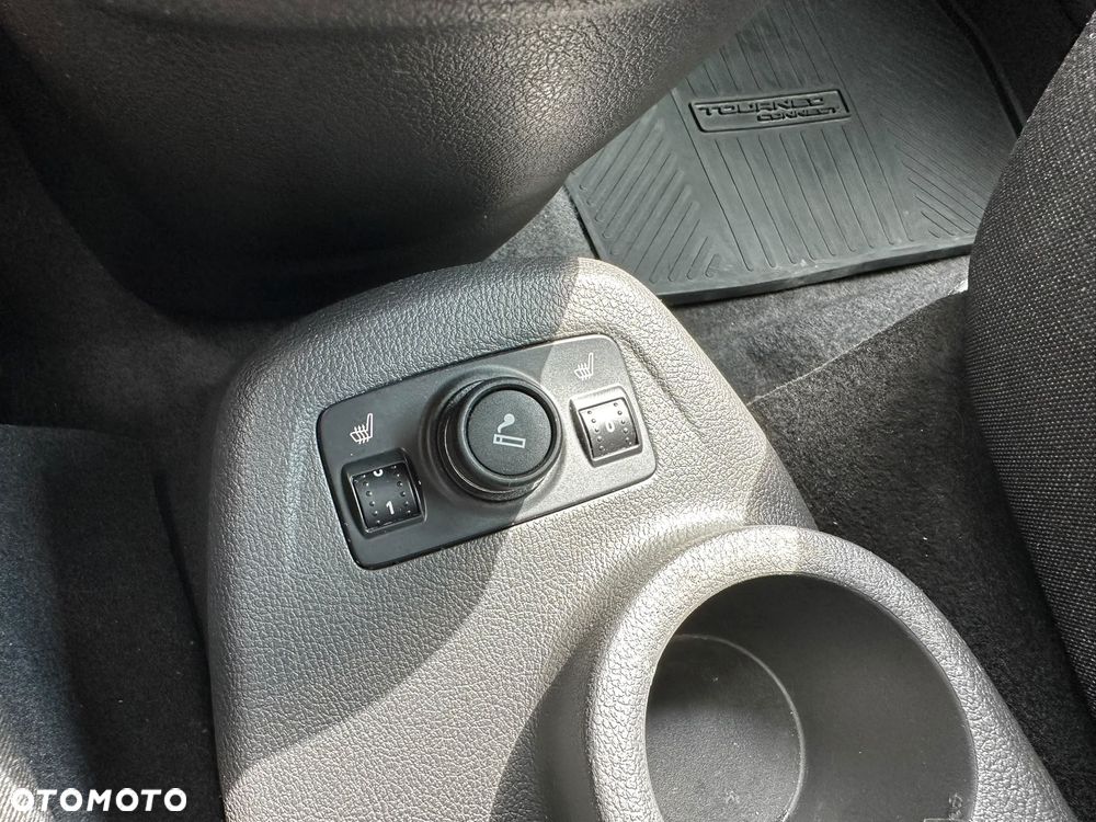Ford Tourneo Connect Grand - 24