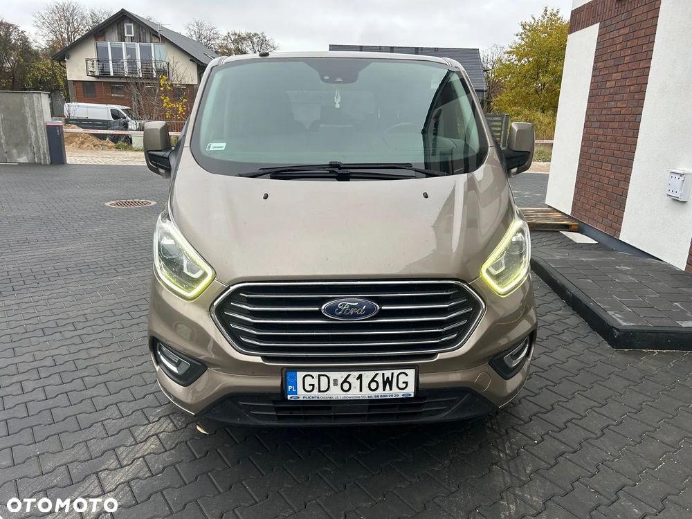 Ford Tourneo Custom - 1