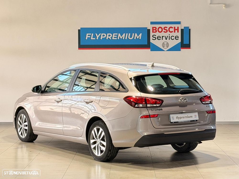 Hyundai i30 1.6 CRDI Comfort+Navi - 4