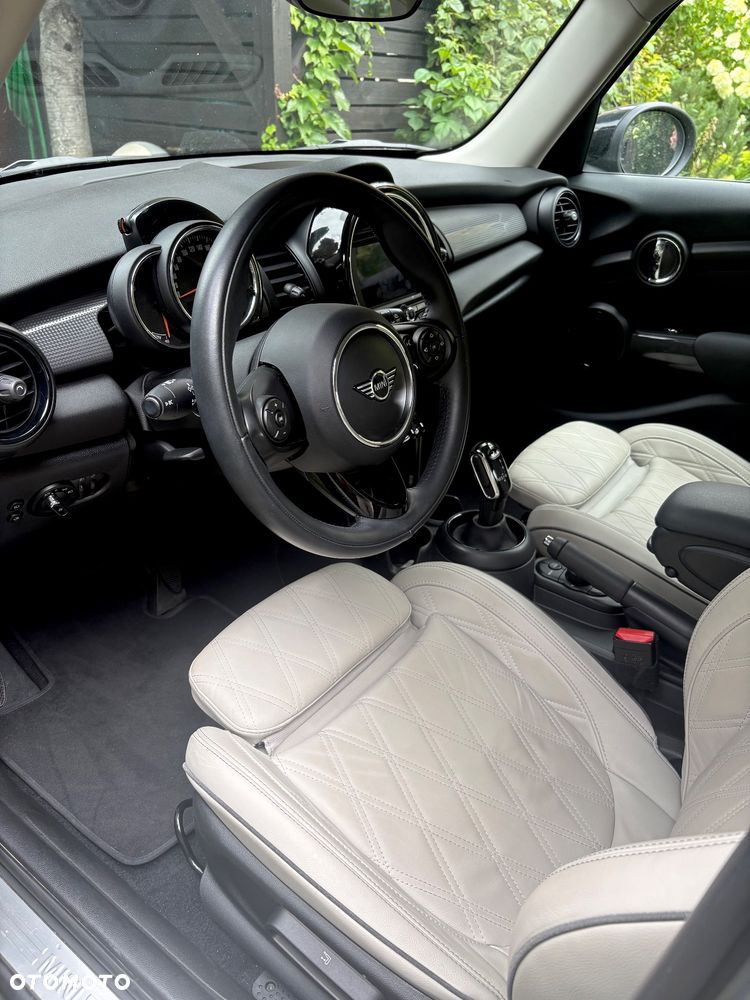 MINI Cooper Standard - 16
