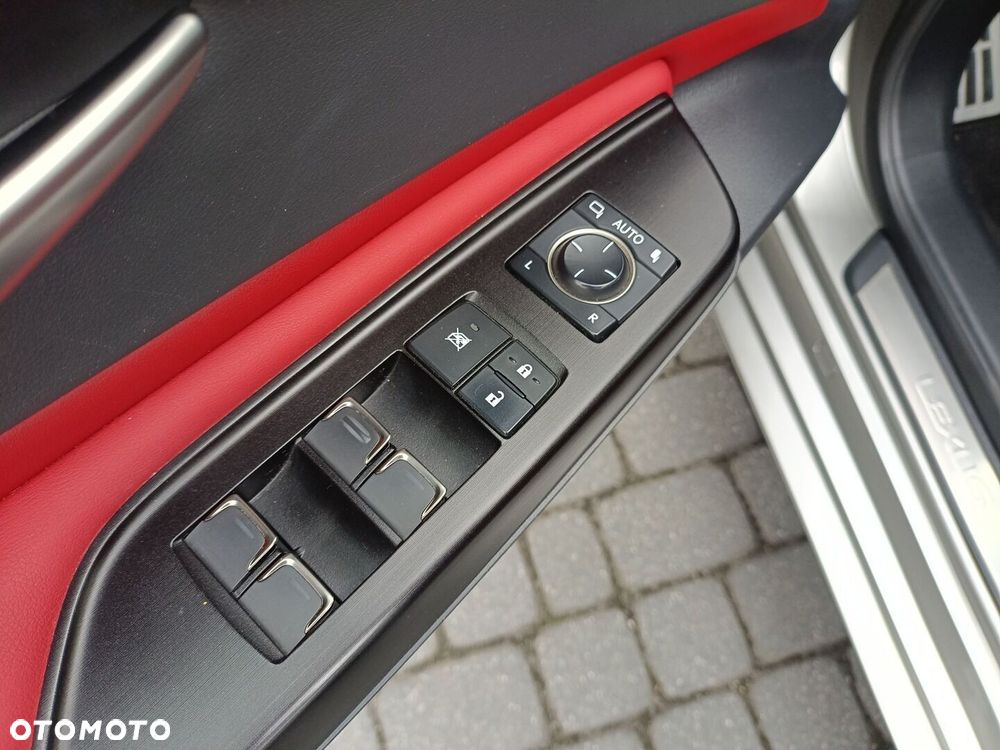 Lexus ES 300h F Sport Edition - 24