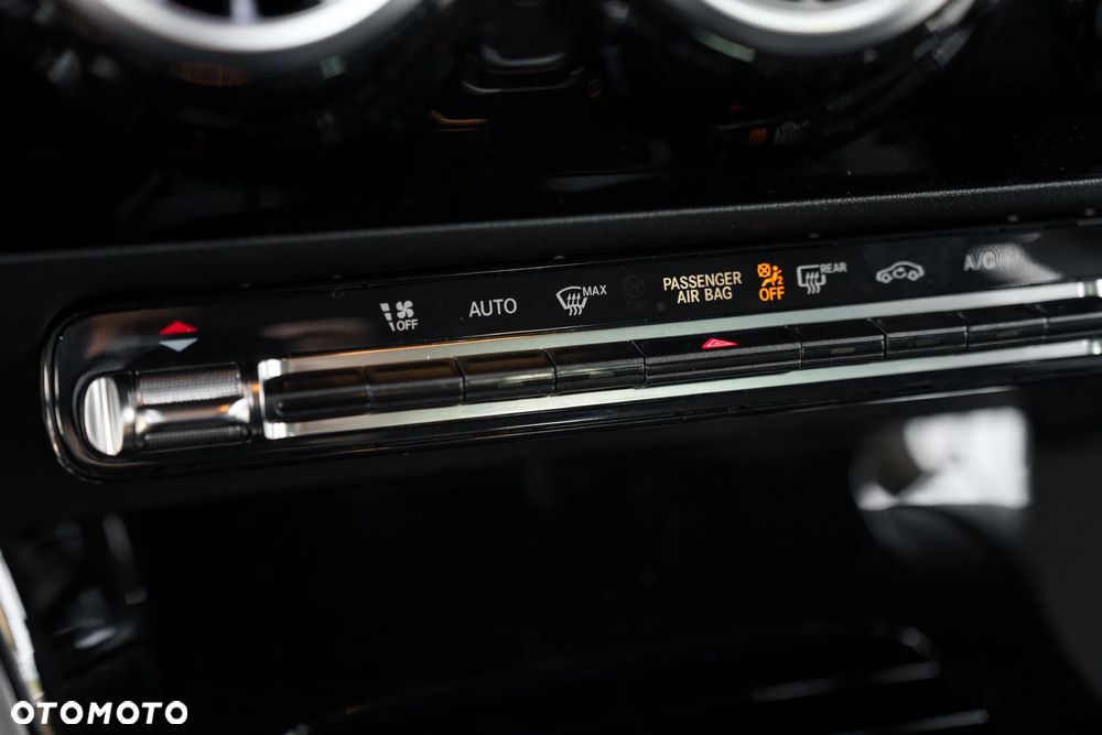 Mercedes-Benz CLA 220 AMG Line 7G-DCT - 14