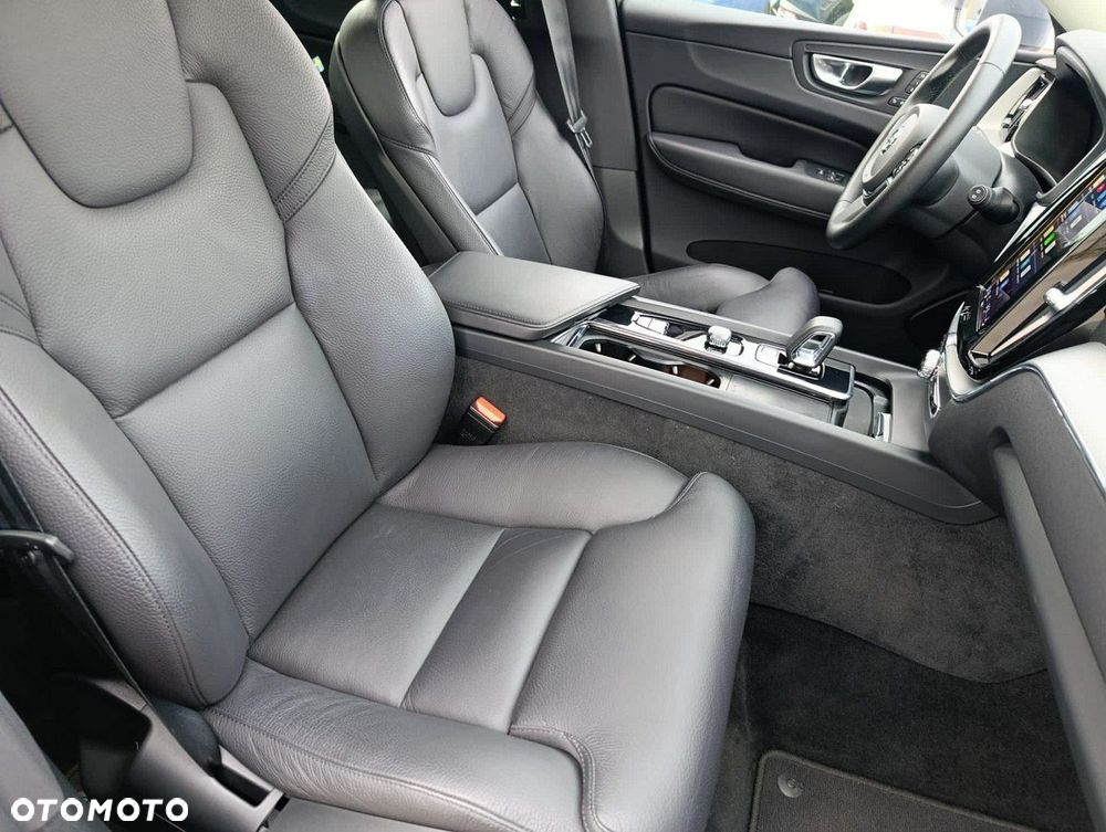 Volvo XC 60 B4 D AWD Plus Bright - 28