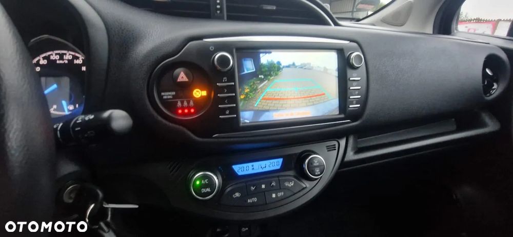 Toyota Yaris 1.5 VVT-i Team Deutschland - 16