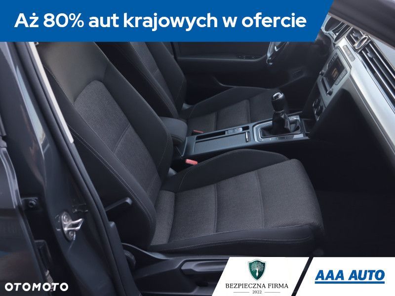 Volkswagen Passat - 11