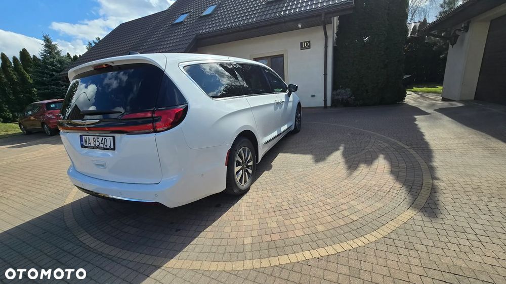 Chrysler Pacifica - 4