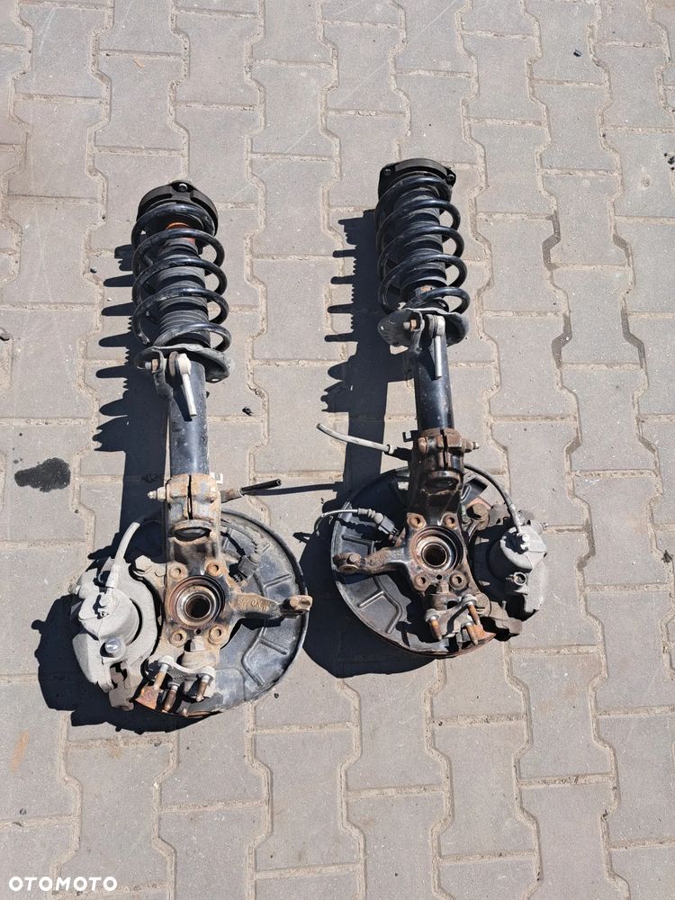 Skoda Octavia II lift zwrotnica lewa prawa Mc-pherson kopyto noga Touran I lift Passat B6 - 6