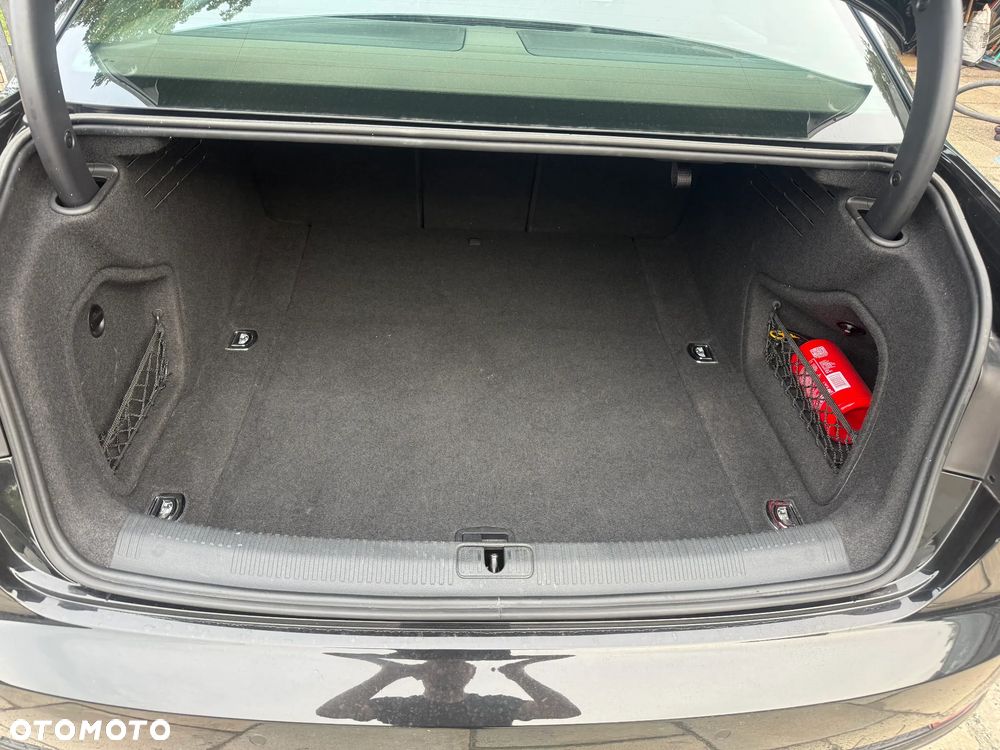 Audi A4 Limousine - 8