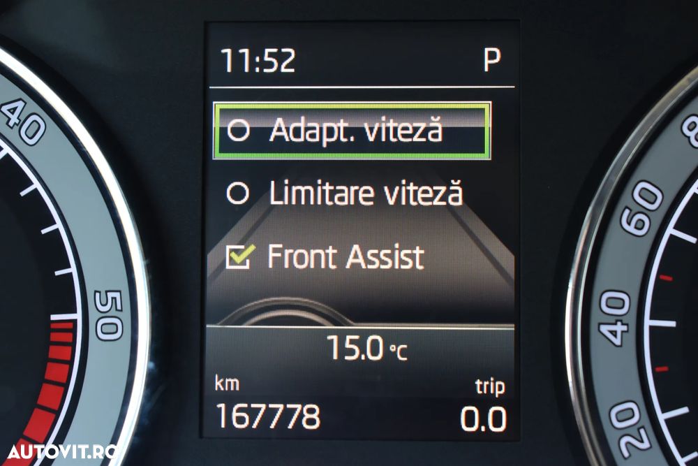 Skoda Superb 2.0 TDI DSG Ambition - 37