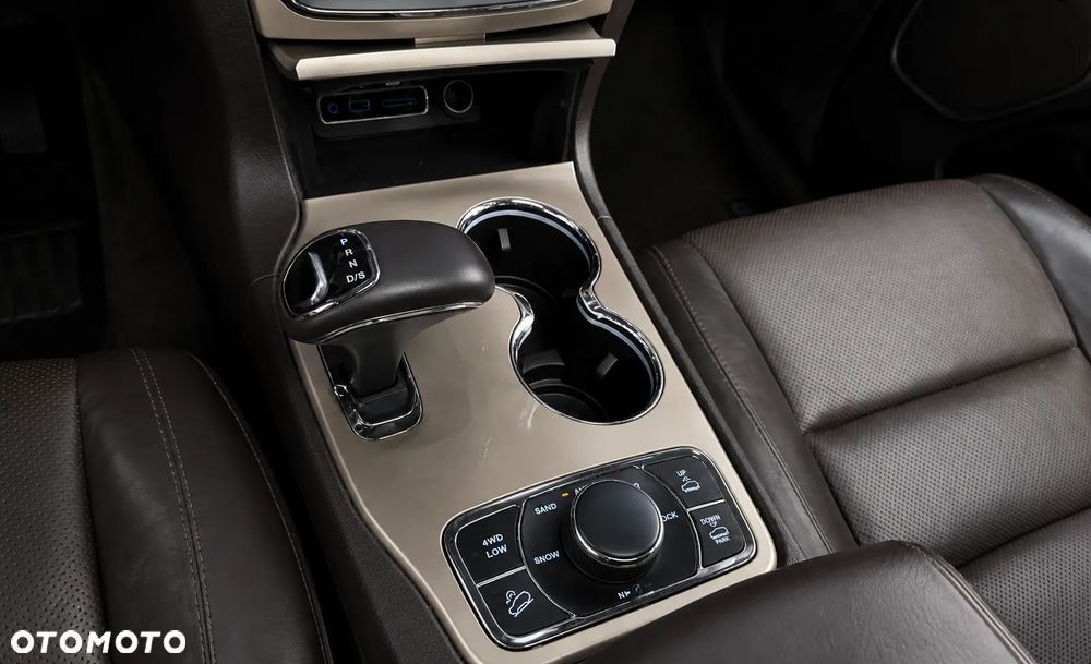 Jeep Grand Cherokee - 11