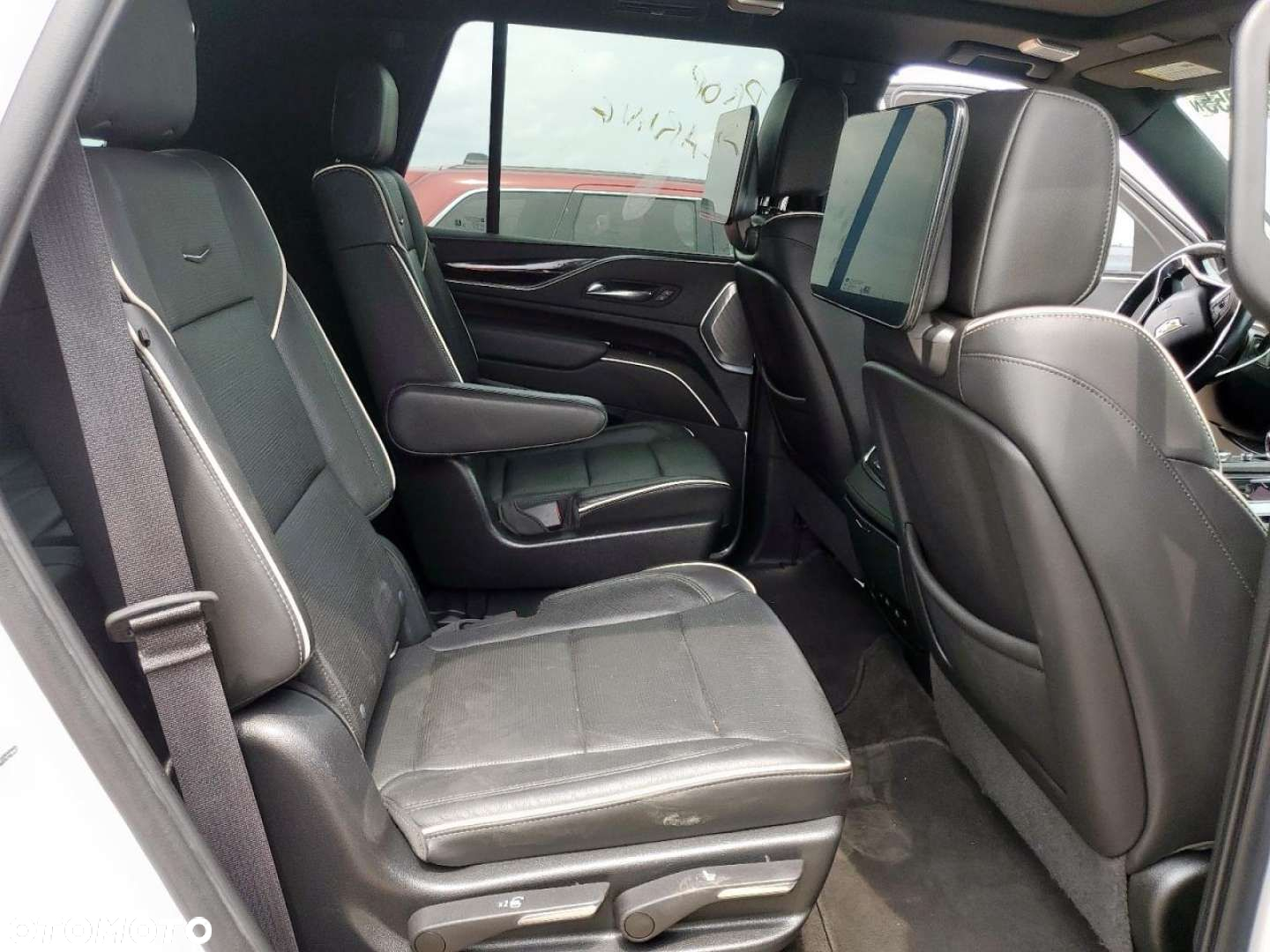 Cadillac Escalade - 12