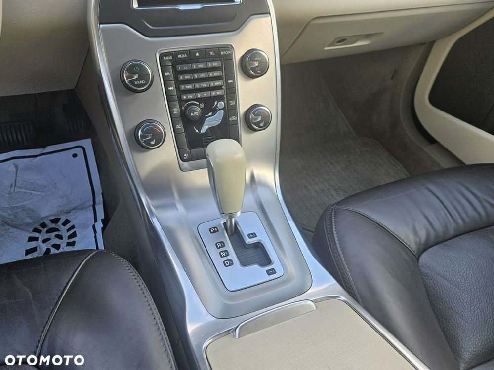 Volvo XC 70 D4 Geartronic Summum - 16