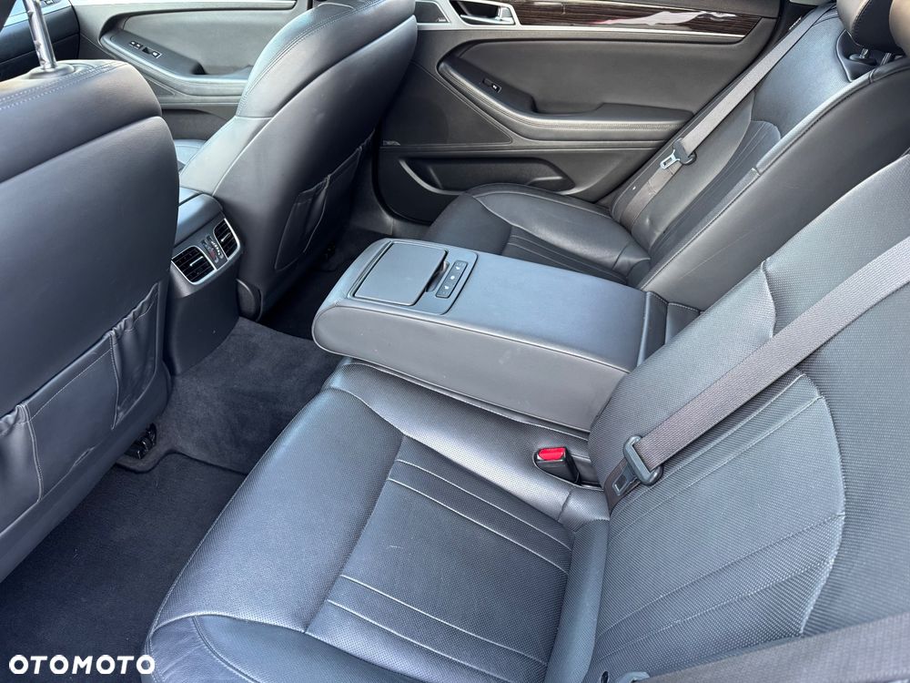 Hyundai Genesis - 22