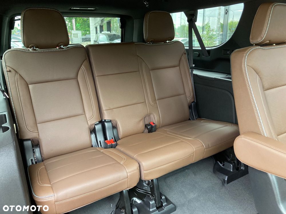 Chevrolet Suburban - 25