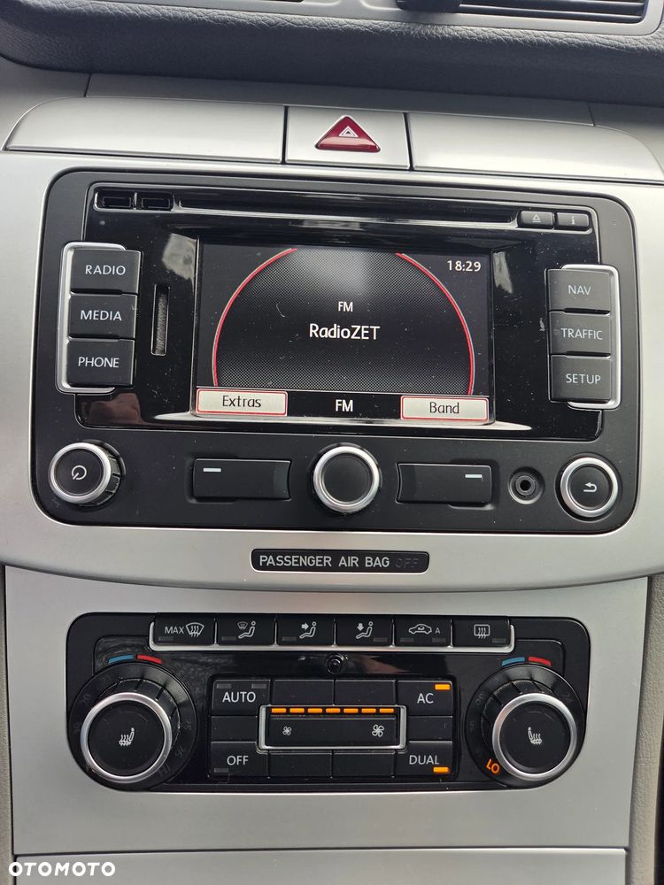 Volkswagen Passat 2.0 TDI DPF BlueMotion Technology Comfortline - 25