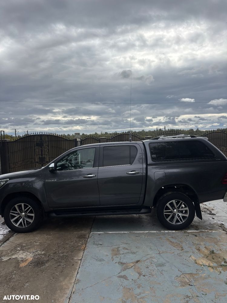Toyota Hilux ver-4x4-double-cab-a-t-invincible - 6