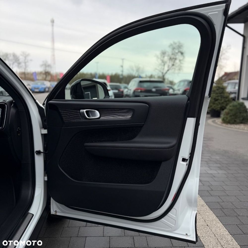 Volvo XC 40 - 38