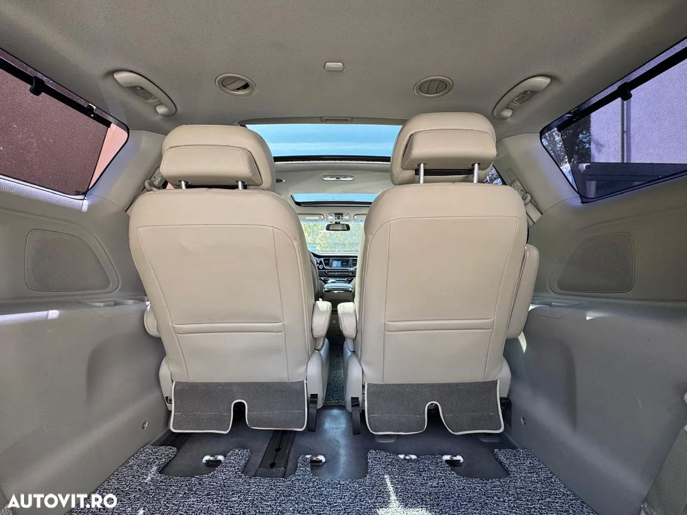 Kia Carnival - 14