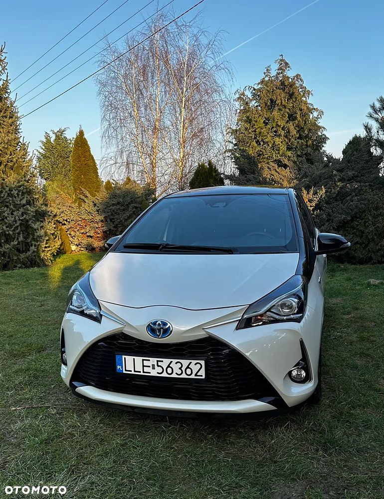 Toyota Yaris Hybrid 100 Selection - 13