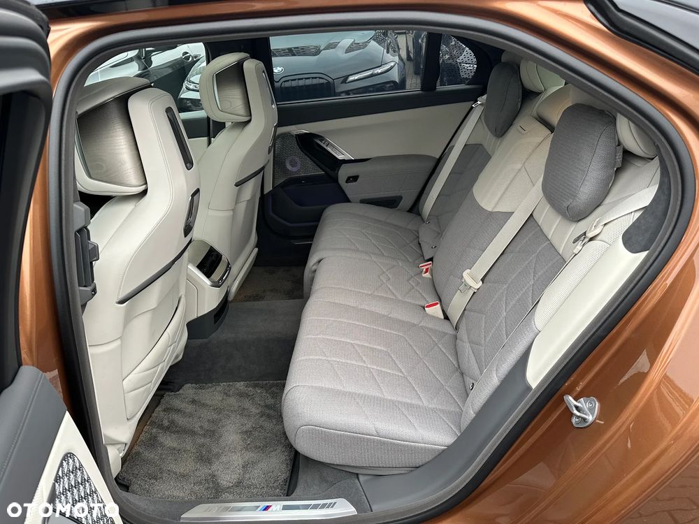 BMW i7 105.7kWh M70 xDrive - 7