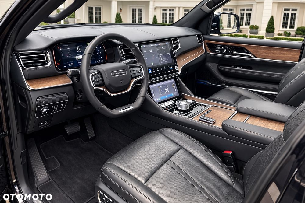 Jeep Grand Wagoneer - 13