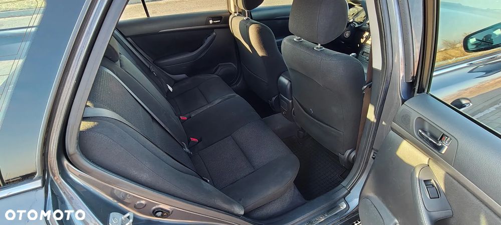 Toyota Avensis 2.0 D-4D Combi - 25