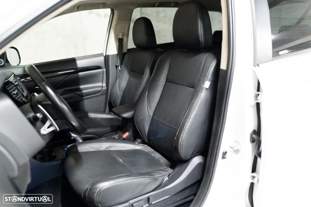 Mitsubishi Outlander 2.0 4WD - 23