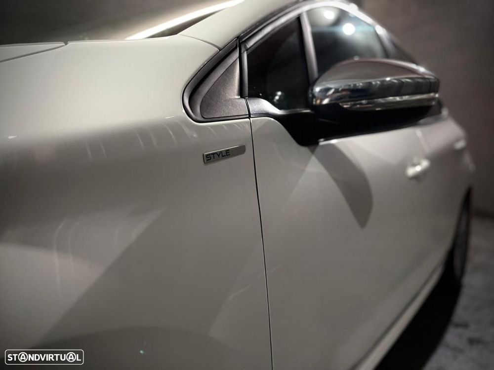 Peugeot 208 1.2 PureTech Style - 6