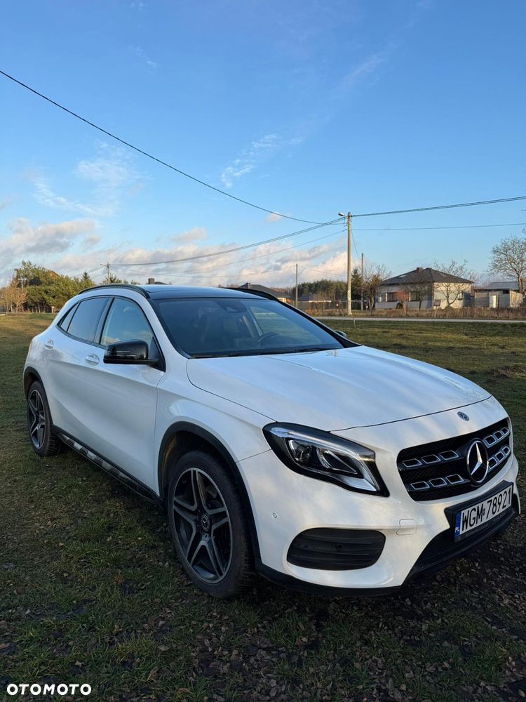 Mercedes-Benz GLA - 9