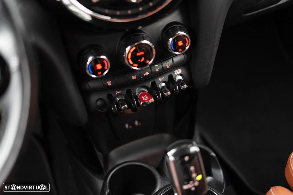 MINI 5 Portas Cooper D Auto - 28