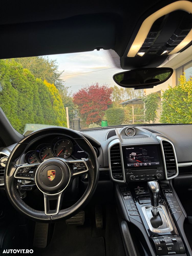 Porsche Cayenne 3.0 L - 23