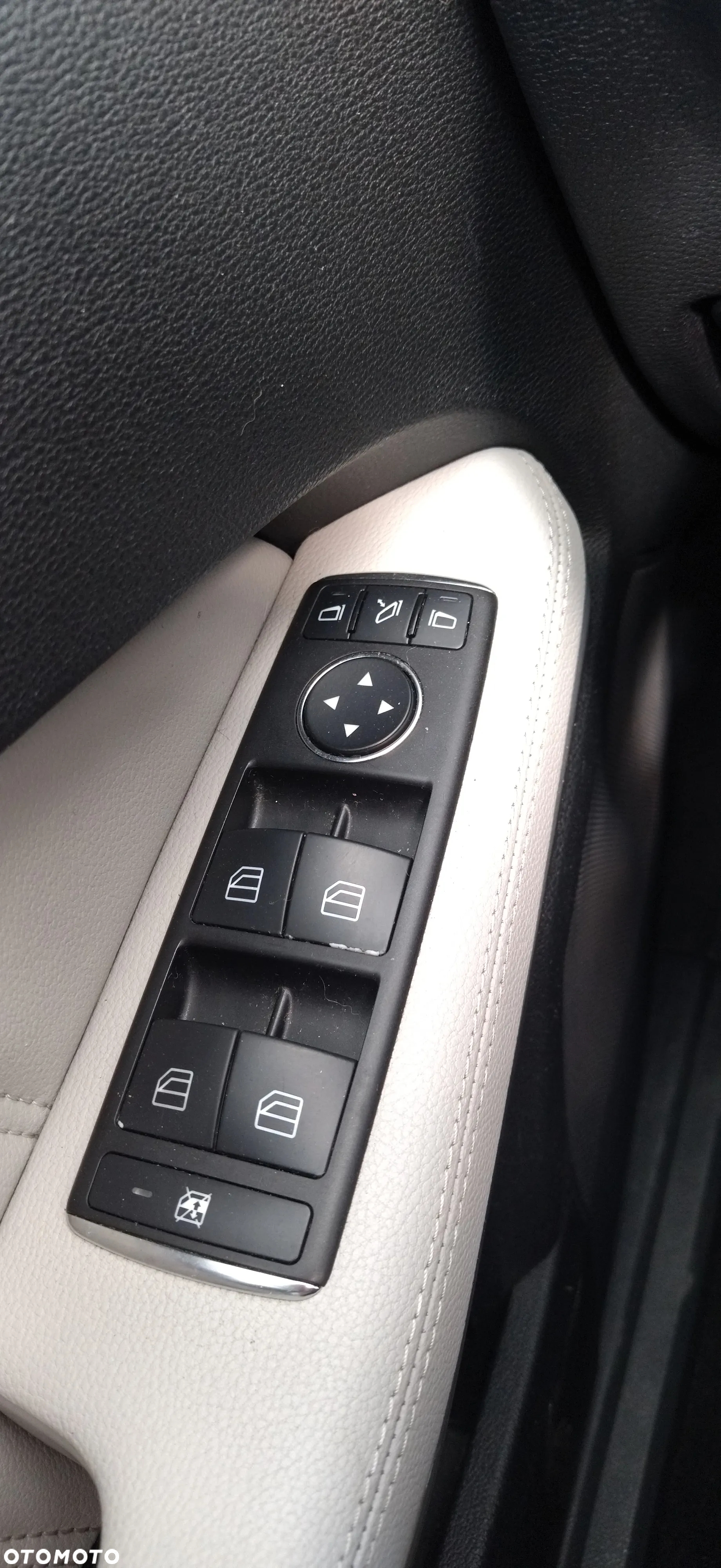 Mercedes-Benz Klasa E 200 CDI BlueEff Avantgarde - 32