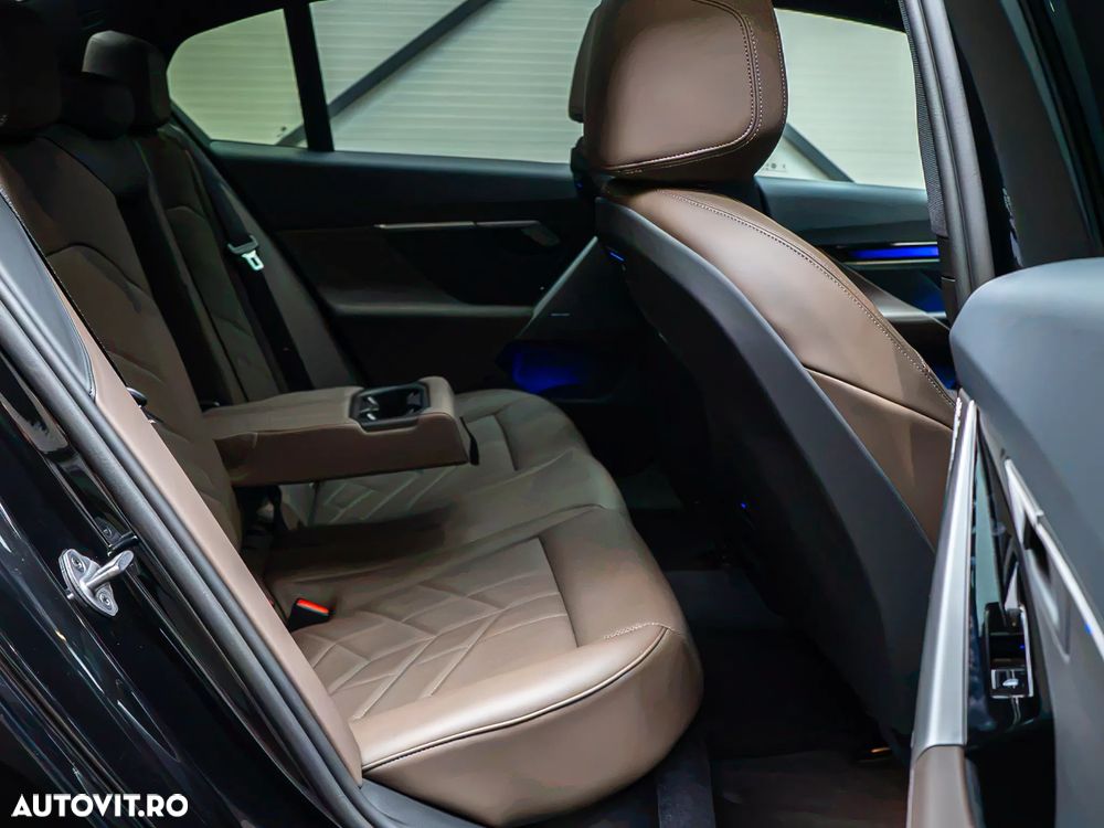 BMW Seria 5 520i Aut. - 31